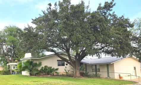 905 Tilden Cotulla TX 78014