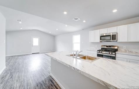 105 Boulder Ridge Drive Cuero TX 77594