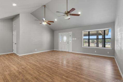 706 Sunrise La Vernia TX 78121