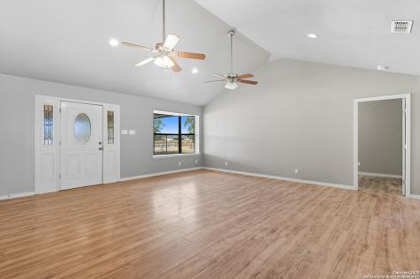 706 Sunrise La Vernia TX 78121