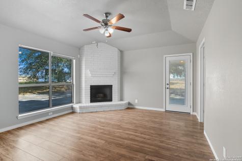 706 Sunrise La Vernia TX 78121