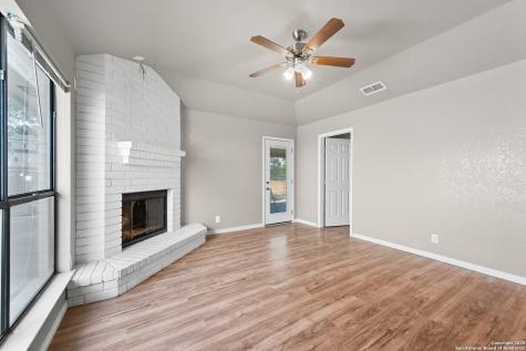 706 Sunrise La Vernia TX 78121