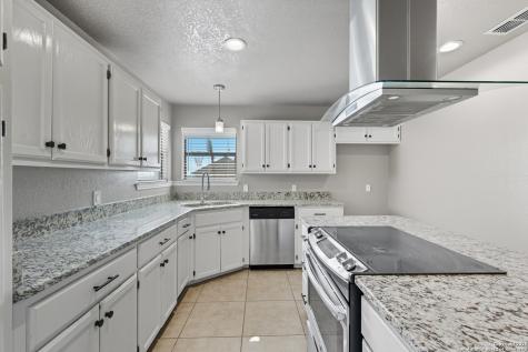706 Sunrise La Vernia TX 78121