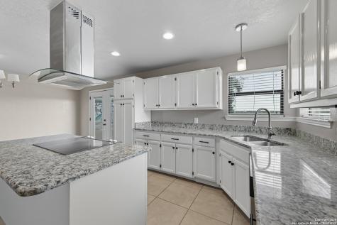 706 Sunrise La Vernia TX 78121