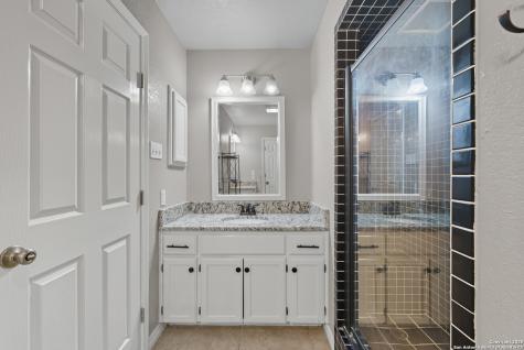 706 Sunrise La Vernia TX 78121