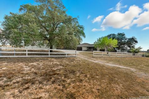 706 Sunrise La Vernia TX 78121