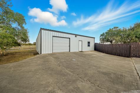 706 Sunrise La Vernia TX 78121