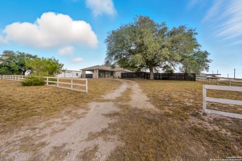 706 Sunrise La Vernia TX 78121