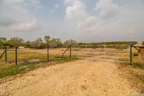 290 Lilly Bear Lane Moore TX 78057