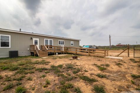 290 Lilly Bear Lane Moore TX 78057