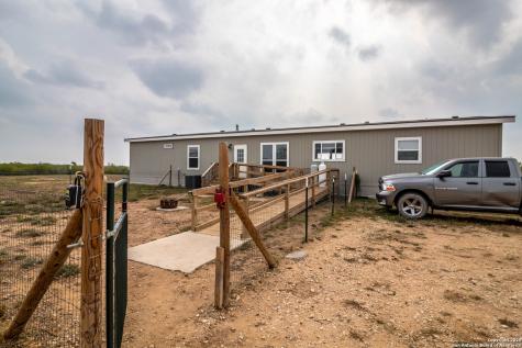 290 Lilly Bear Lane Moore TX 78057