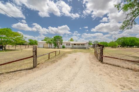 19290 Southton Road Elmendorf TX 78112