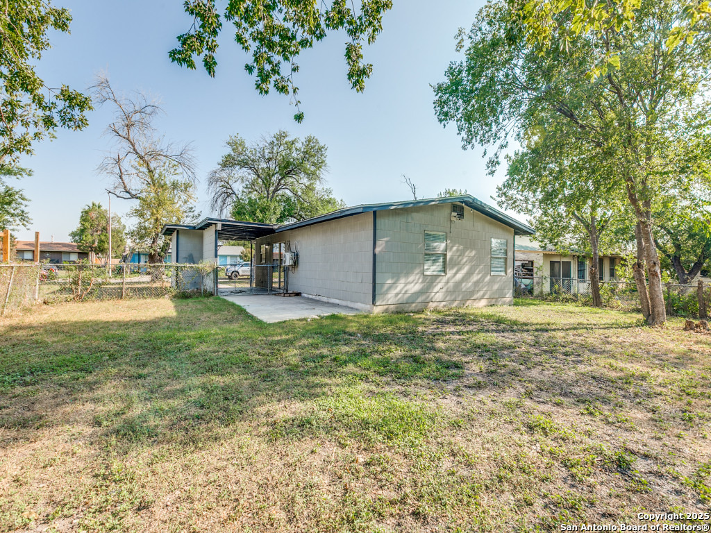 5830 Castle Yard San Antonio TX 78218