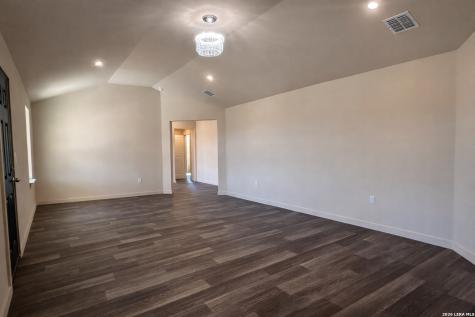 618 Cr 124 Floresville TX 78114