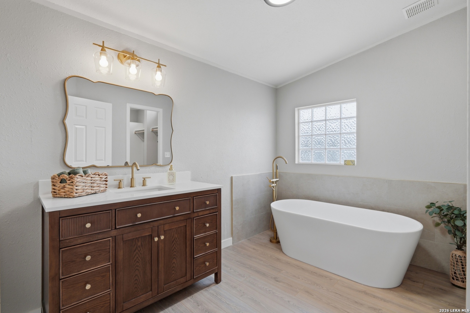 380 Sara Lane Lytle TX 78052