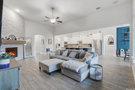175 Wagon Lane Castroville TX 78009
