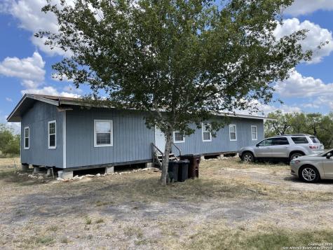 544 County Road 4647 Hondo TX 78861