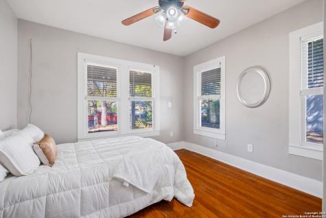 428 W Lullwood Avenue San Antonio TX 78212