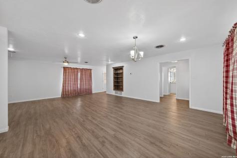 7414 Us Highway 281 Pleasanton TX 78064