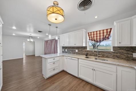 7414 Us Highway 281 Pleasanton TX 78064