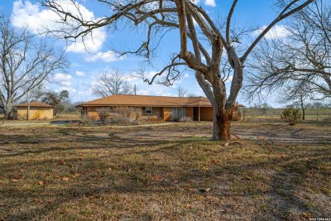 7414 Us Highway 281 Pleasanton TX 78064