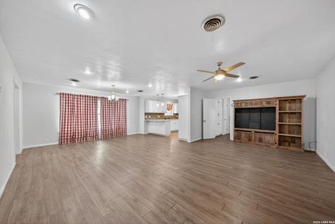 7414 Us Highway 281 Pleasanton TX 78064