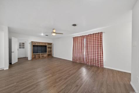 7414 Us Highway 281 Pleasanton TX 78064