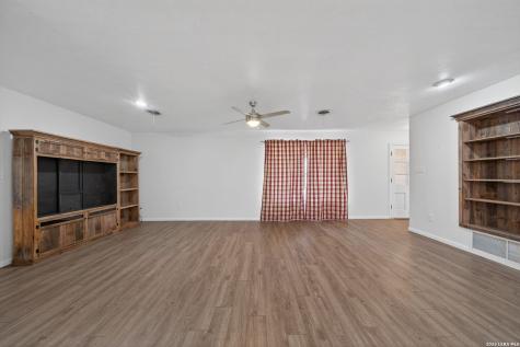 7414 Us Highway 281 Pleasanton TX 78064