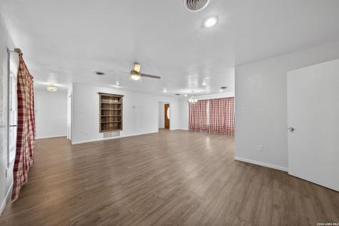 7414 Us Highway 281 Pleasanton TX 78064
