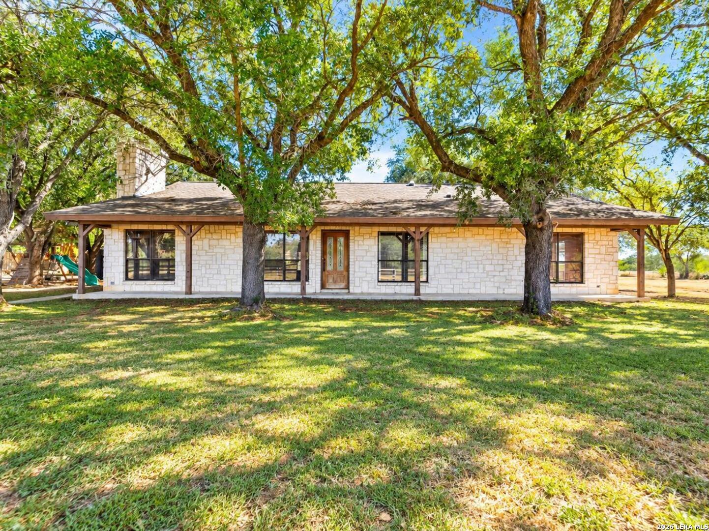 386 County Road 763 Devine TX 78016