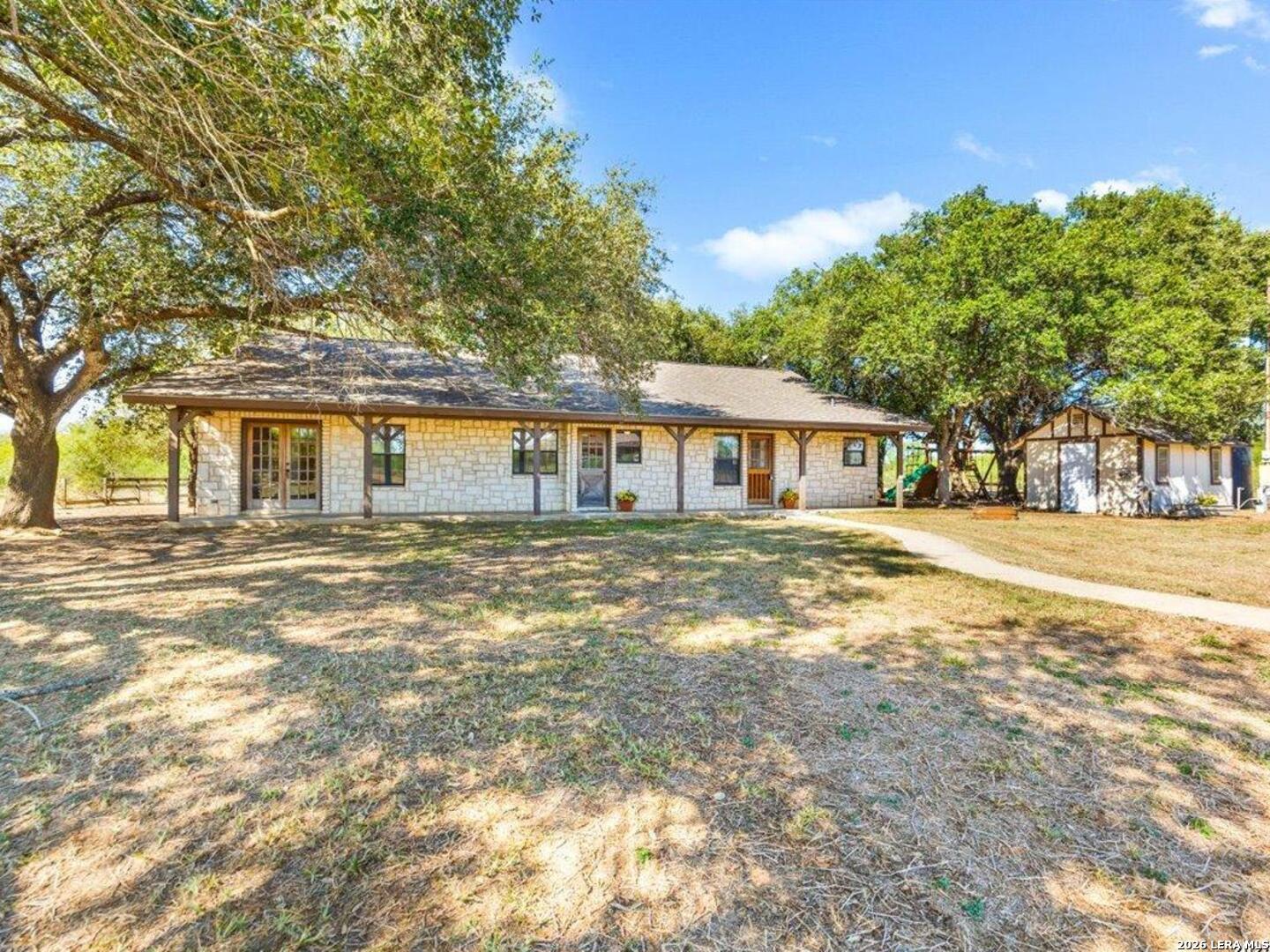 386 County Road 763 Devine TX 78016