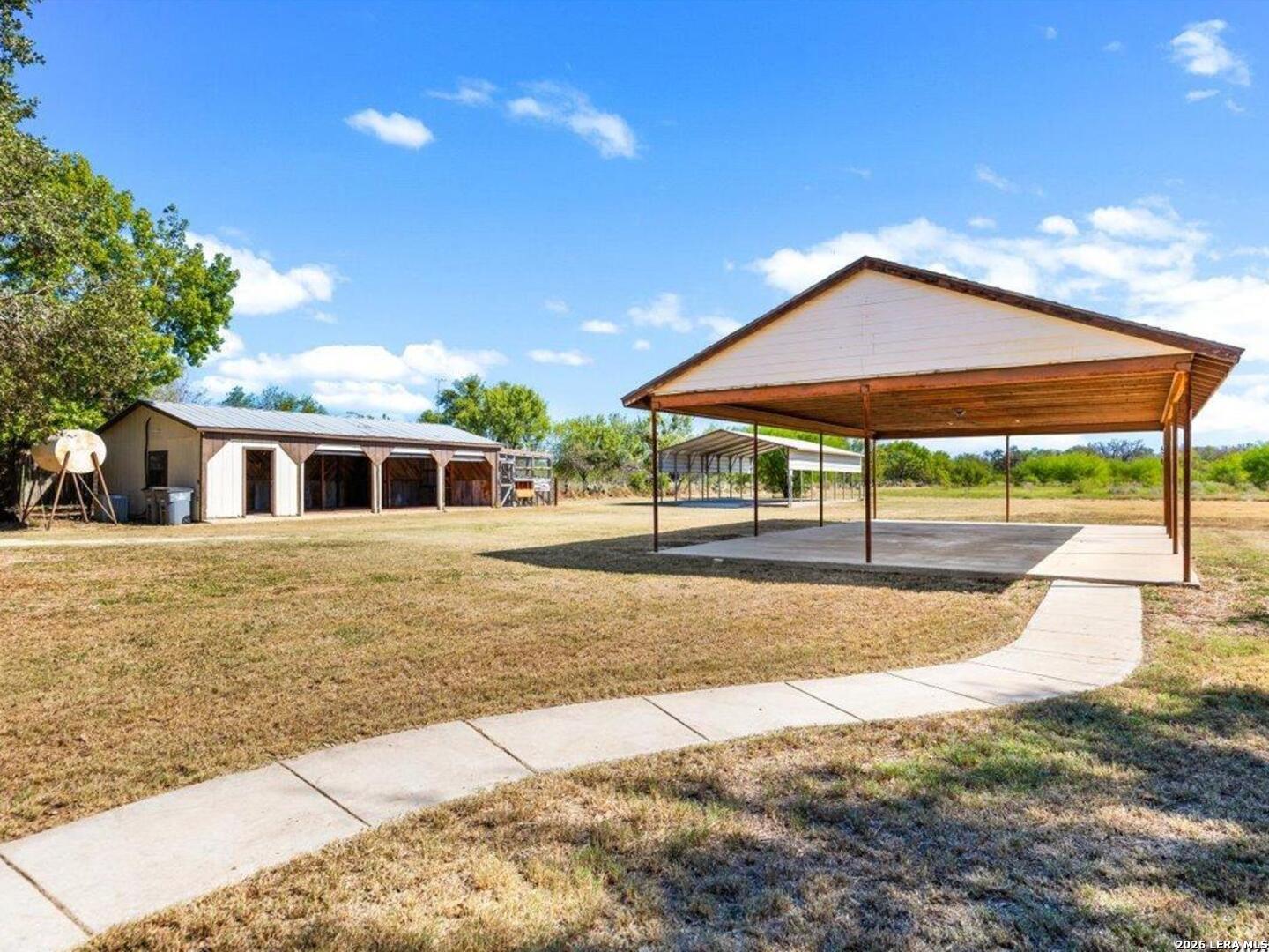 386 County Road 763 Devine TX 78016
