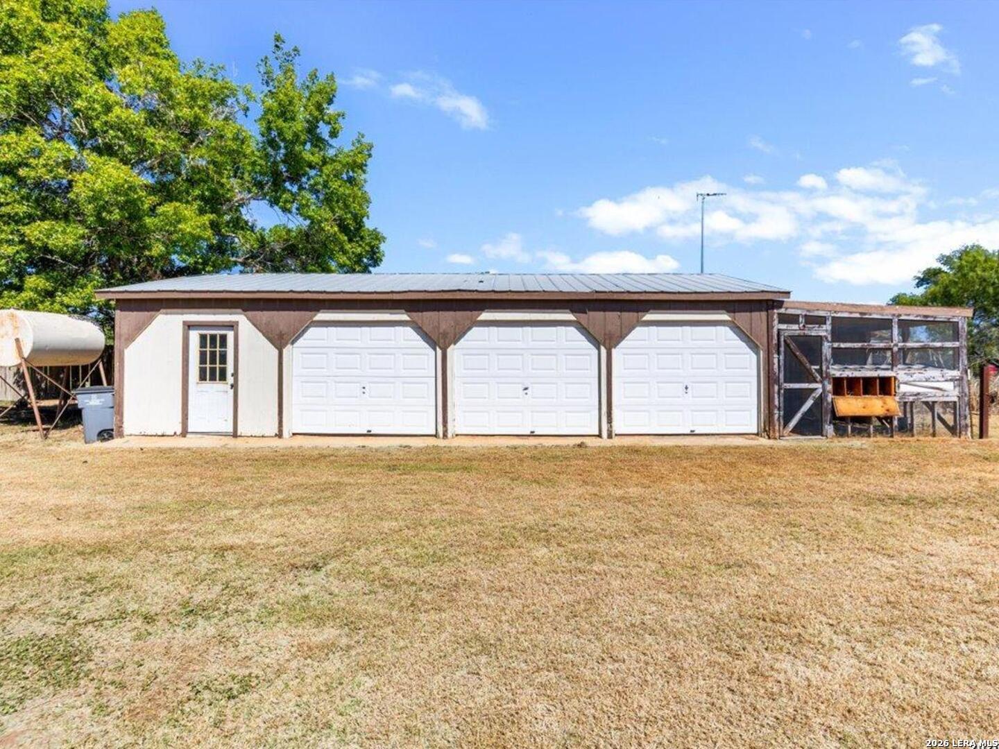 386 County Road 763 Devine TX 78016
