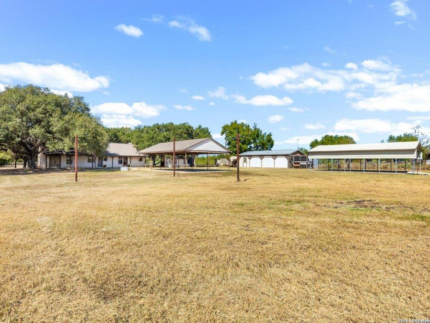 386 County Road 763 Devine TX 78016