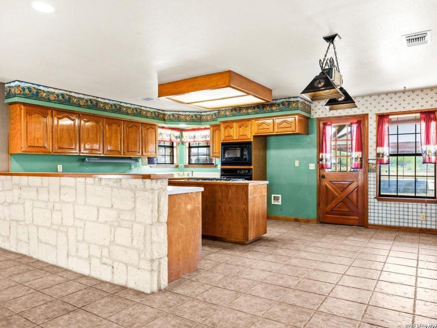 386 County Road 763 Devine TX 78016