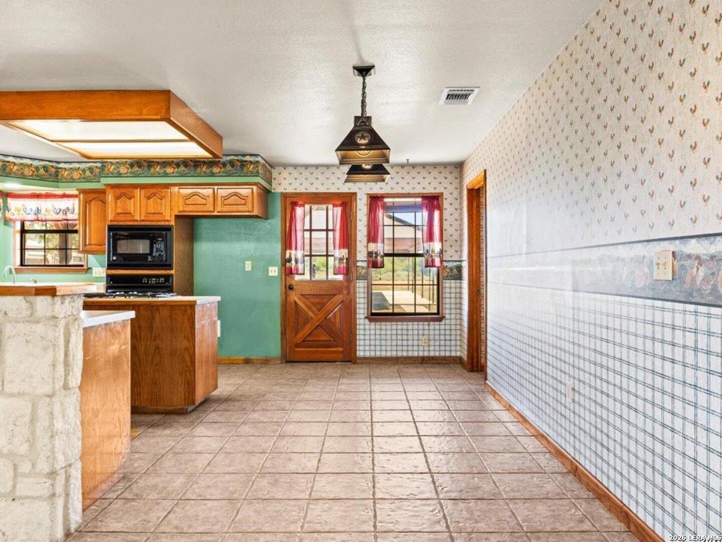 386 County Road 763 Devine TX 78016
