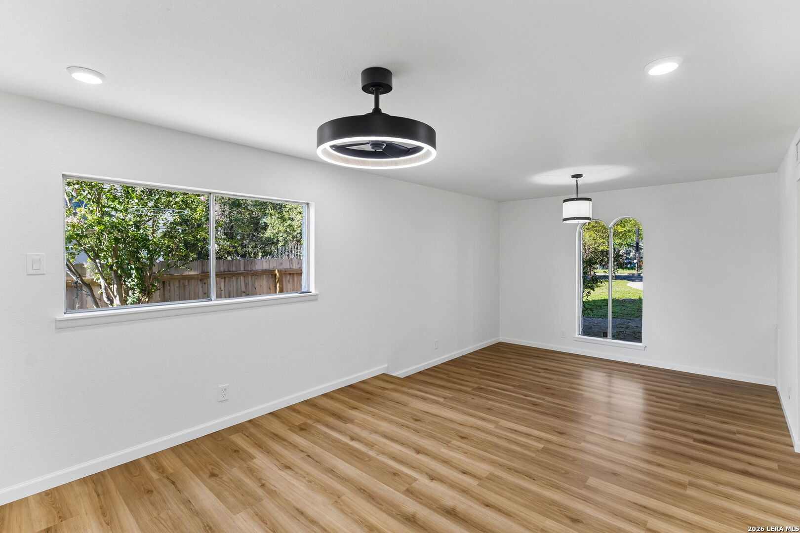 1422 E Sunshine Drive San Antonio TX 78228