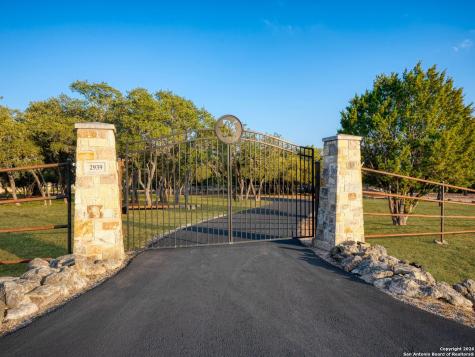 2939 Palomino Springs Bandera TX 78003