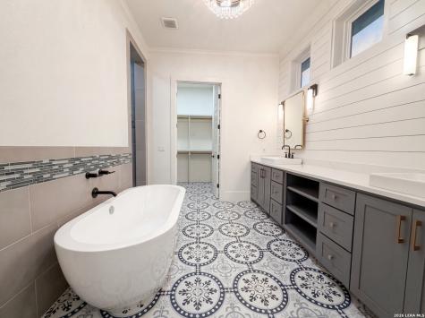 1781 Bella Vista Canyon Lake TX 78133