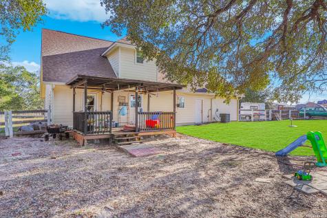 1561 County Road 320 Floresville TX 78114