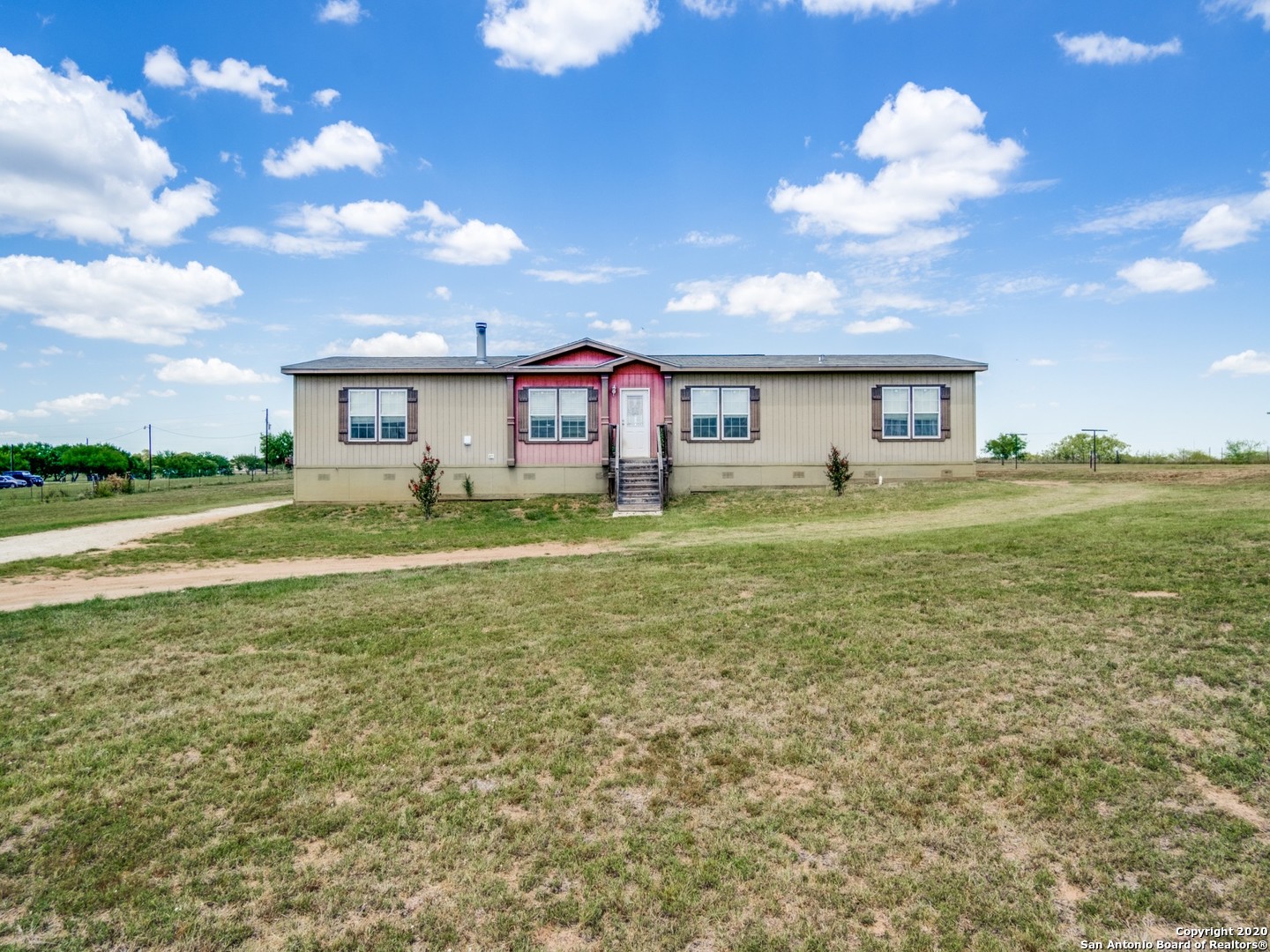 252 County Road 302 Floresville TX 78114