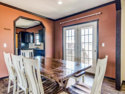252 County Road 302 Floresville TX 78114