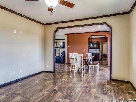252 County Road 302 Floresville TX 78114