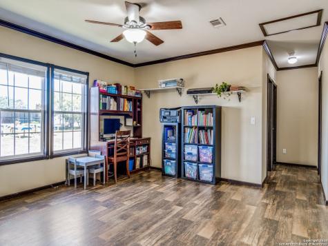 252 County Road 302 Floresville TX 78114