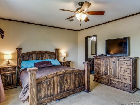 252 County Road 302 Floresville TX 78114