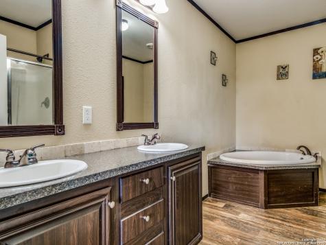 252 County Road 302 Floresville TX 78114