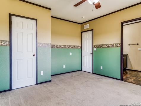 252 County Road 302 Floresville TX 78114