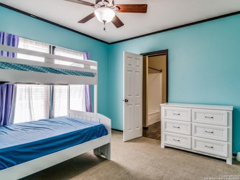 252 County Road 302 Floresville TX 78114