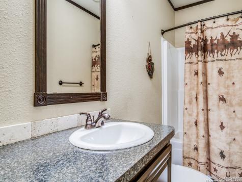 252 County Road 302 Floresville TX 78114