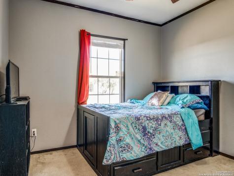 252 County Road 302 Floresville TX 78114